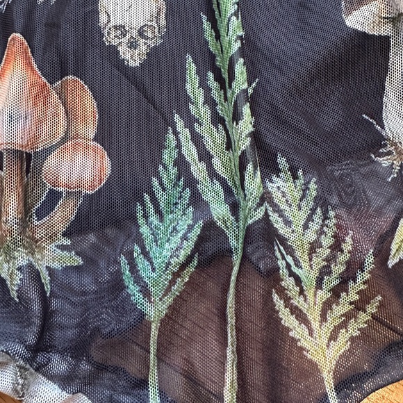 Hot Topic black mesh Mushroom/Skull midi Skirt, skull forest foliage size Medium - Picture 4 of 8